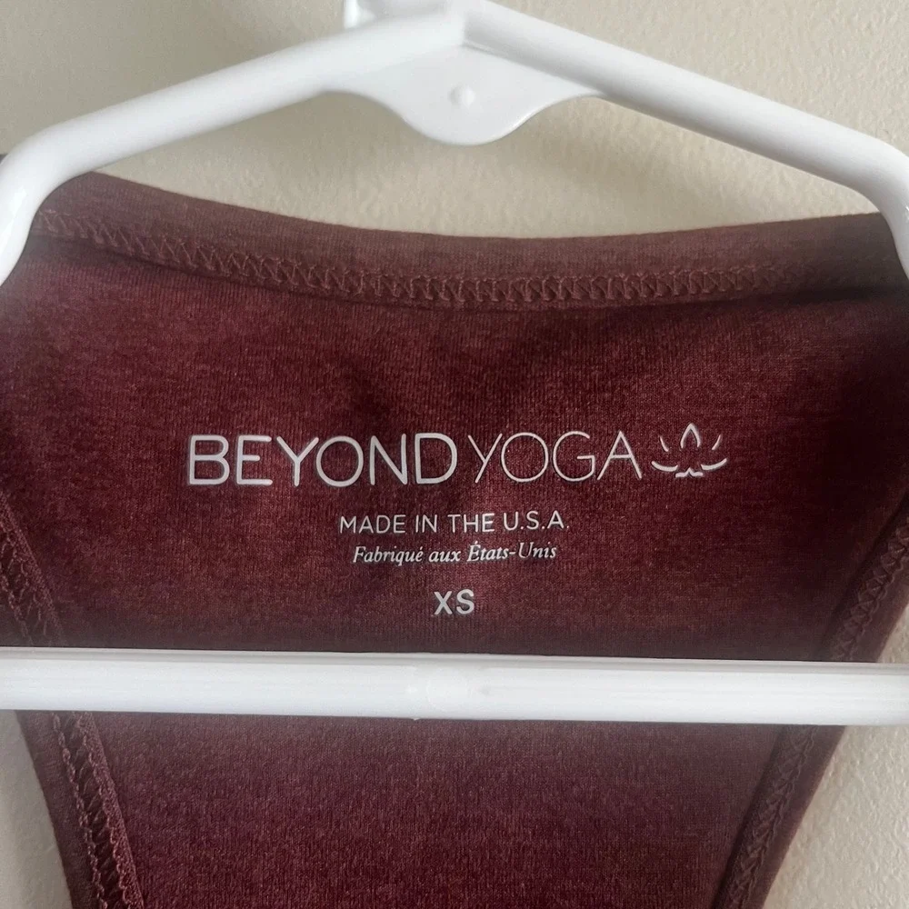 Beyond Yoga racerback v-neck sports bra size XS burgundy maroon yoga pilates